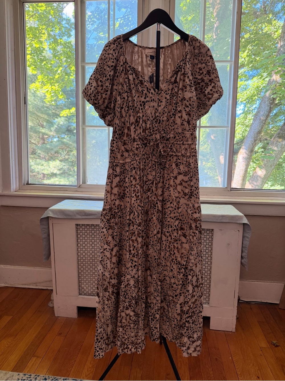 Universal Thread Beige and Black Printed V-Neck Maxi Dress